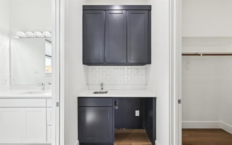 2407 Gooch Street, Dallas, TX 75241, 5 Habitaciones Habitaciones , ,6 BañosBaños,Residential,En Venta,2407 Gooch Street,20878456