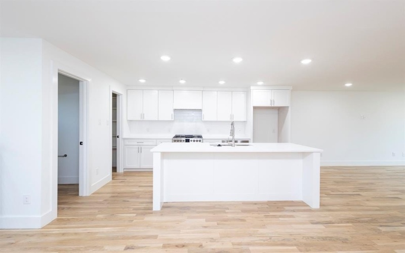 1612 Grigsby Avenue #102, Dallas, TX 75204, 2 Bedrooms Bedrooms, ,2 BathroomsBathrooms,Residential Lease,For Rent,1612 Grigsby Avenue,20879233