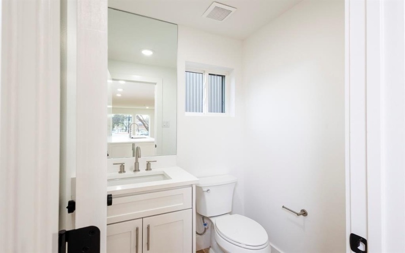 1612 Grigsby Avenue #102, Dallas, TX 75204, 2 Bedrooms Bedrooms, ,2 BathroomsBathrooms,Residential Lease,For Rent,1612 Grigsby Avenue,20879233