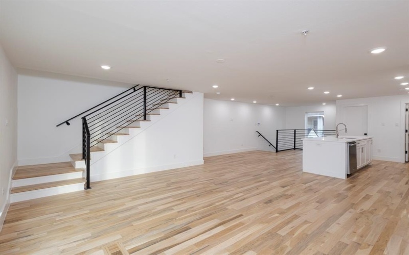 1612 Grigsby Avenue #102, Dallas, TX 75204, 2 Bedrooms Bedrooms, ,2 BathroomsBathrooms,Residential Lease,For Rent,1612 Grigsby Avenue,20879233