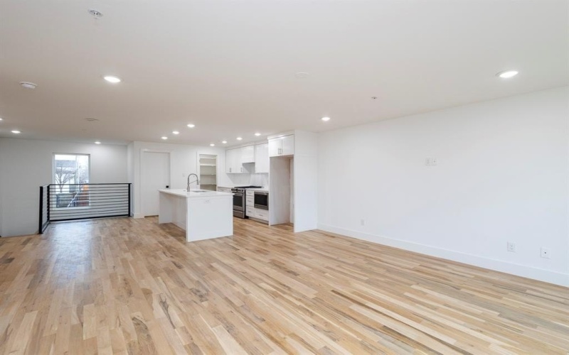 1612 Grigsby Avenue #102, Dallas, TX 75204, 2 Bedrooms Bedrooms, ,2 BathroomsBathrooms,Residential Lease,For Rent,1612 Grigsby Avenue,20879233