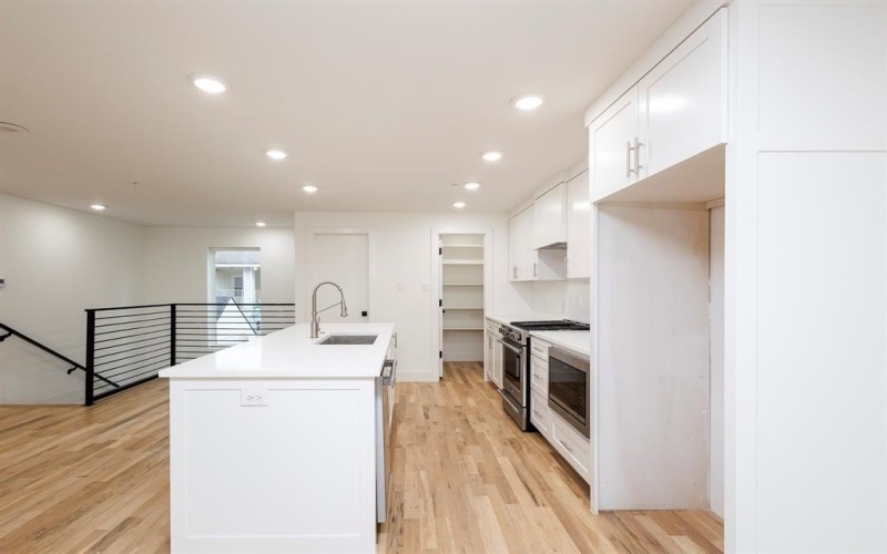 1612 Grigsby Avenue #102, Dallas, TX 75204, 2 Bedrooms Bedrooms, ,2 BathroomsBathrooms,Residential Lease,For Rent,1612 Grigsby Avenue,20879233