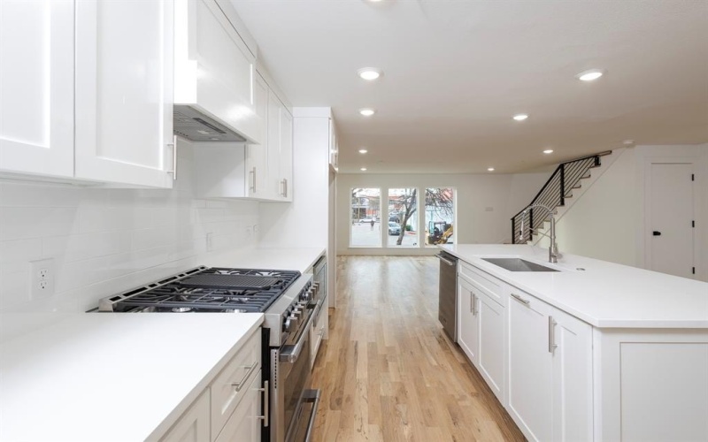 1612 Grigsby Avenue #102, Dallas, TX 75204, 2 Bedrooms Bedrooms, ,2 BathroomsBathrooms,Residential Lease,For Rent,1612 Grigsby Avenue,20879233