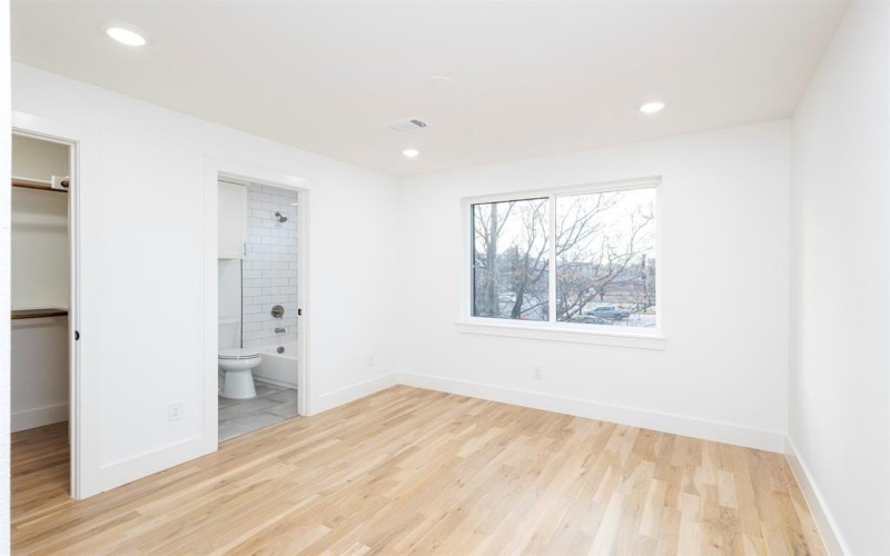 1612 Grigsby Avenue #102, Dallas, TX 75204, 2 Bedrooms Bedrooms, ,2 BathroomsBathrooms,Residential Lease,For Rent,1612 Grigsby Avenue,20879233