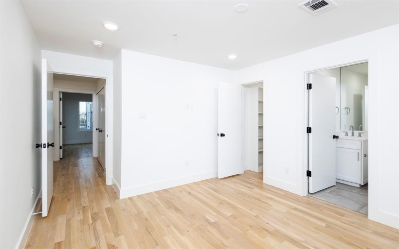 1612 Grigsby Avenue #102, Dallas, TX 75204, 2 Bedrooms Bedrooms, ,2 BathroomsBathrooms,Residential Lease,For Rent,1612 Grigsby Avenue,20879233