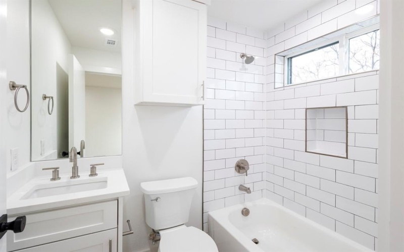 1612 Grigsby Avenue #102, Dallas, TX 75204, 2 Bedrooms Bedrooms, ,2 BathroomsBathrooms,Residential Lease,For Rent,1612 Grigsby Avenue,20879233