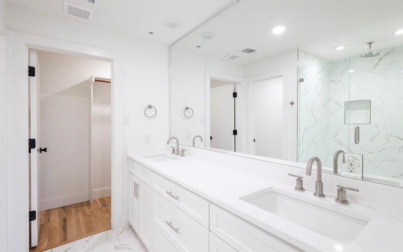 1612 Grigsby Avenue #102, Dallas, TX 75204, 2 Bedrooms Bedrooms, ,2 BathroomsBathrooms,Residential Lease,For Rent,1612 Grigsby Avenue,20879233