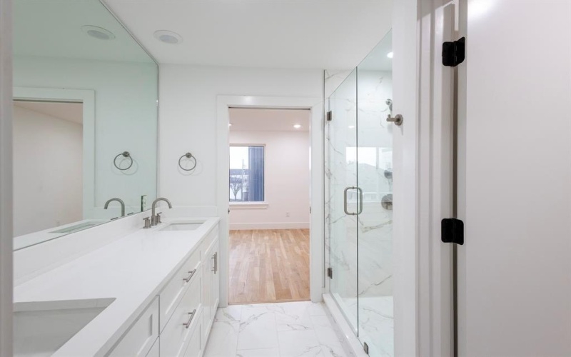 1612 Grigsby Avenue #102, Dallas, TX 75204, 2 Bedrooms Bedrooms, ,2 BathroomsBathrooms,Residential Lease,For Rent,1612 Grigsby Avenue,20879233