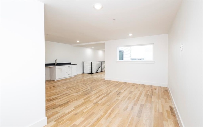 1612 Grigsby Avenue #102, Dallas, TX 75204, 2 Bedrooms Bedrooms, ,2 BathroomsBathrooms,Residential Lease,For Rent,1612 Grigsby Avenue,20879233