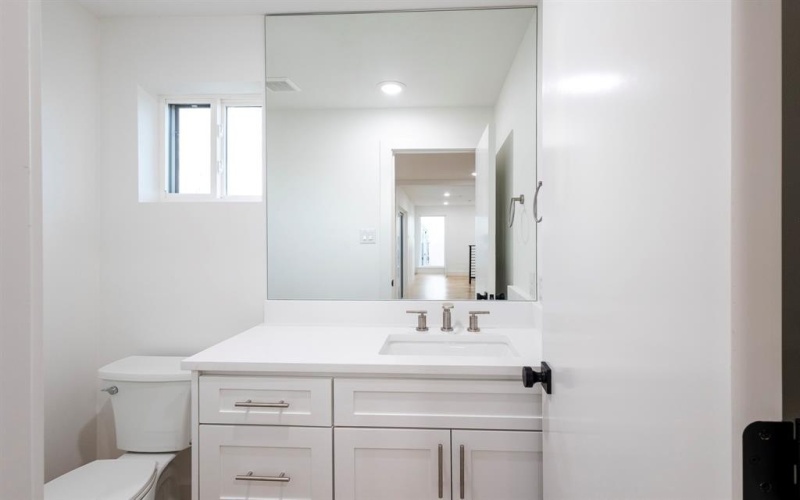 1612 Grigsby Avenue #102, Dallas, TX 75204, 2 Bedrooms Bedrooms, ,2 BathroomsBathrooms,Residential Lease,For Rent,1612 Grigsby Avenue,20879233