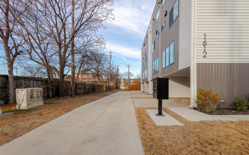 1612 Grigsby Avenue #102, Dallas, TX 75204, 2 Bedrooms Bedrooms, ,2 BathroomsBathrooms,Residential Lease,For Rent,1612 Grigsby Avenue,20879233