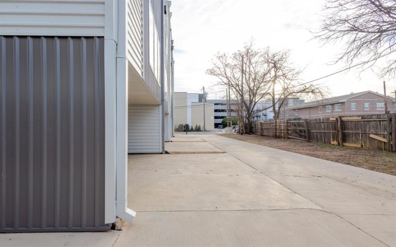 1612 Grigsby Avenue #102, Dallas, TX 75204, 2 Bedrooms Bedrooms, ,2 BathroomsBathrooms,Residential Lease,For Rent,1612 Grigsby Avenue,20879233