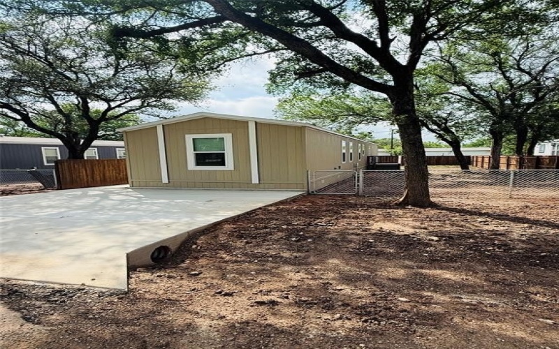 3003 Elmwood Drive, Granbury, TX 76048, 3 Bedrooms Bedrooms, ,2 BathroomsBathrooms,Residential,For Sale,3003 Elmwood Drive,20877208