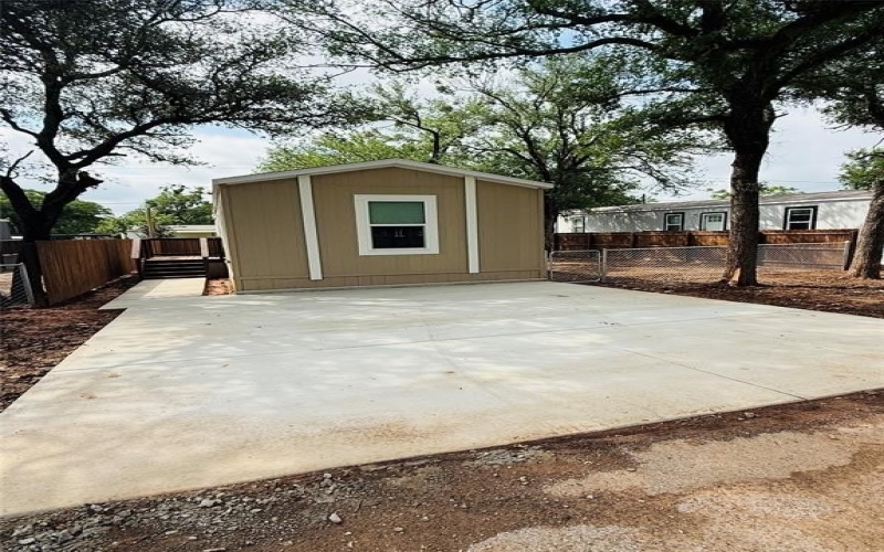 3003 Elmwood Drive, Granbury, TX 76048, 3 Bedrooms Bedrooms, ,2 BathroomsBathrooms,Residential,For Sale,3003 Elmwood Drive,20877208