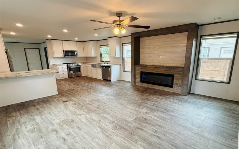 3003 Elmwood Drive, Granbury, TX 76048, 3 Bedrooms Bedrooms, ,2 BathroomsBathrooms,Residential,For Sale,3003 Elmwood Drive,20877208