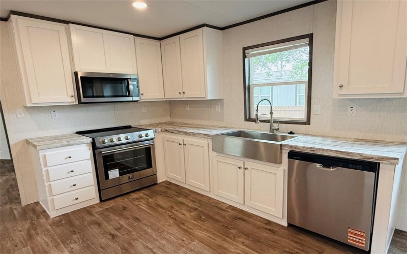 3003 Elmwood Drive, Granbury, TX 76048, 3 Bedrooms Bedrooms, ,2 BathroomsBathrooms,Residential,For Sale,3003 Elmwood Drive,20877208