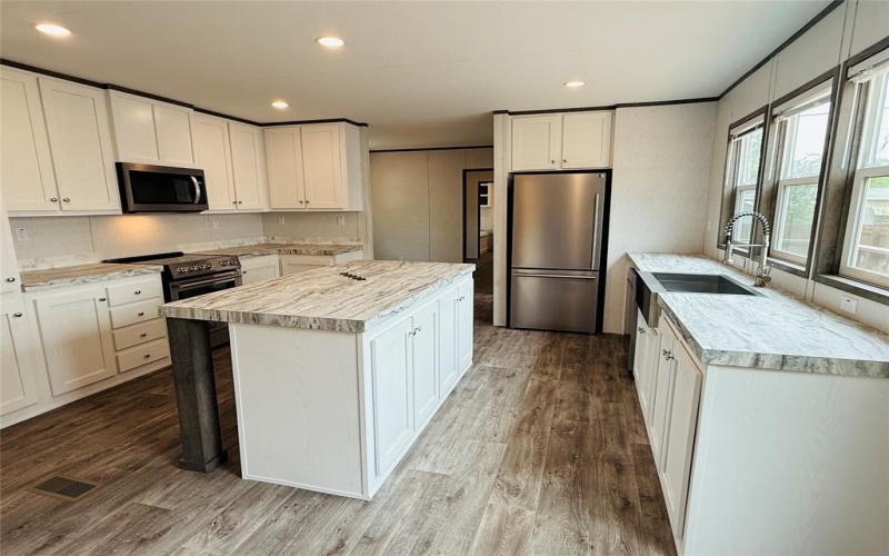 3005 Elmwood Drive, Granbury, TX 76048, 3 Habitaciones Habitaciones , ,2 BañosBaños,Residential,En Venta,3005 Elmwood Drive,20877258