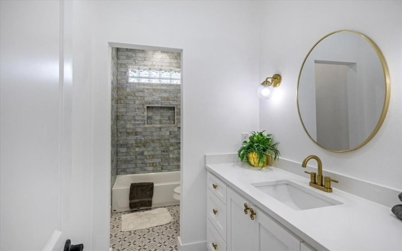 16022 Red Oak Road, Tyler, TX 75707, 4 Bedrooms Bedrooms, ,2 BathroomsBathrooms,Residential,For Sale,16022 Red Oak Road,20879885