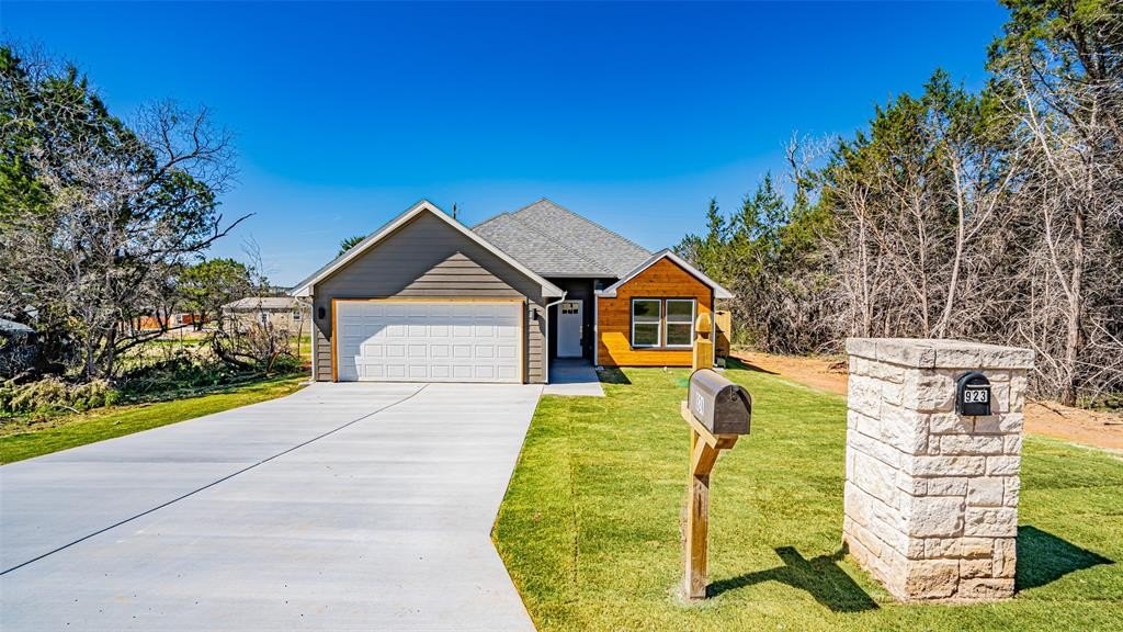 924 Bosque River Drive, Granbury, TX 76048, 3 Bedrooms Bedrooms, ,2 BathroomsBathrooms,Residential,For Sale,924 Bosque River Drive,20877451