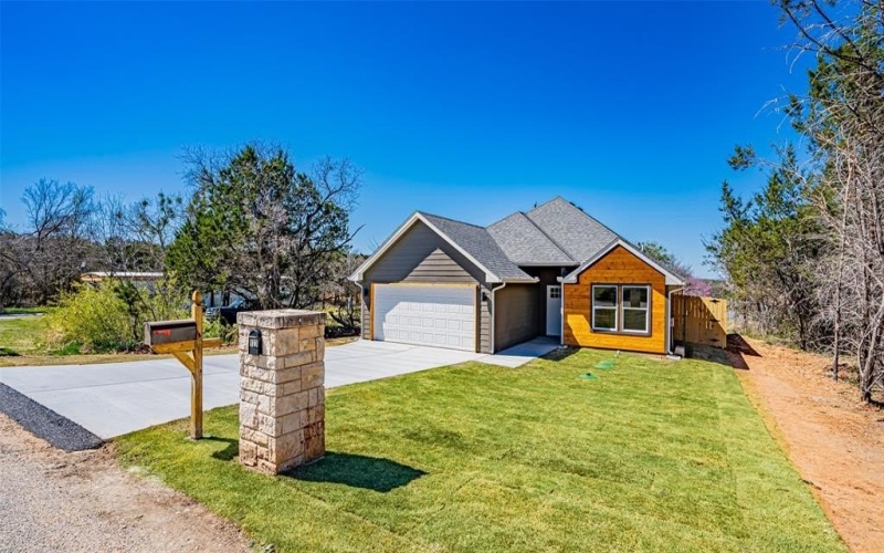 924 Bosque River Drive, Granbury, TX 76048, 3 Bedrooms Bedrooms, ,2 BathroomsBathrooms,Residential,For Sale,924 Bosque River Drive,20877451