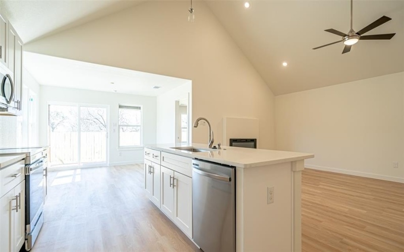 924 Bosque River Drive, Granbury, TX 76048, 3 Bedrooms Bedrooms, ,2 BathroomsBathrooms,Residential,For Sale,924 Bosque River Drive,20877451