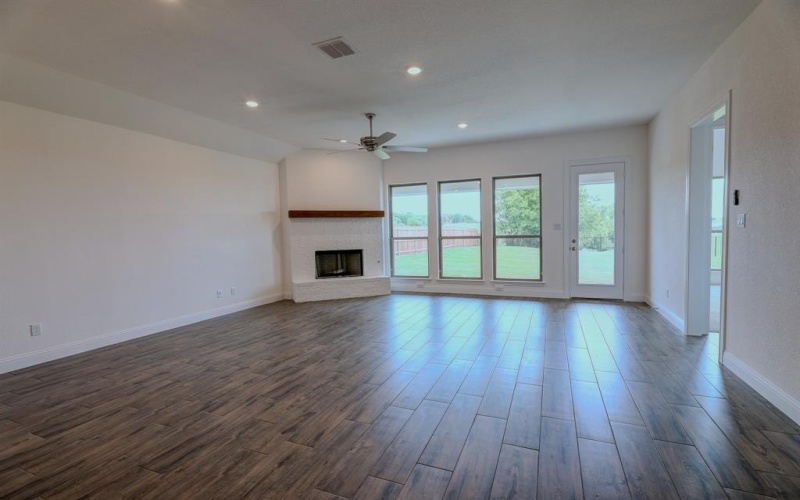 7231 VelvetLeaf, Benbrook, TX 76126, 4 Bedrooms Bedrooms, ,3 BathroomsBathrooms,Residential,For Sale,7231 VelvetLeaf,20879853