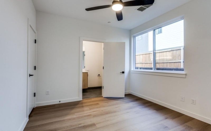 3612 San Jacinto Street #105, Dallas, TX 75204, 3 Habitaciones Habitaciones , ,3 BañosBaños,Residential Lease,En Alquiler,3612 San Jacinto Street,20880860