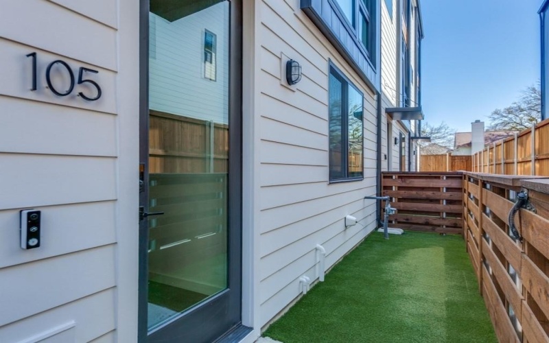 3612 San Jacinto Street #105, Dallas, TX 75204, 3 Habitaciones Habitaciones , ,3 BañosBaños,Residential Lease,En Alquiler,3612 San Jacinto Street,20880860