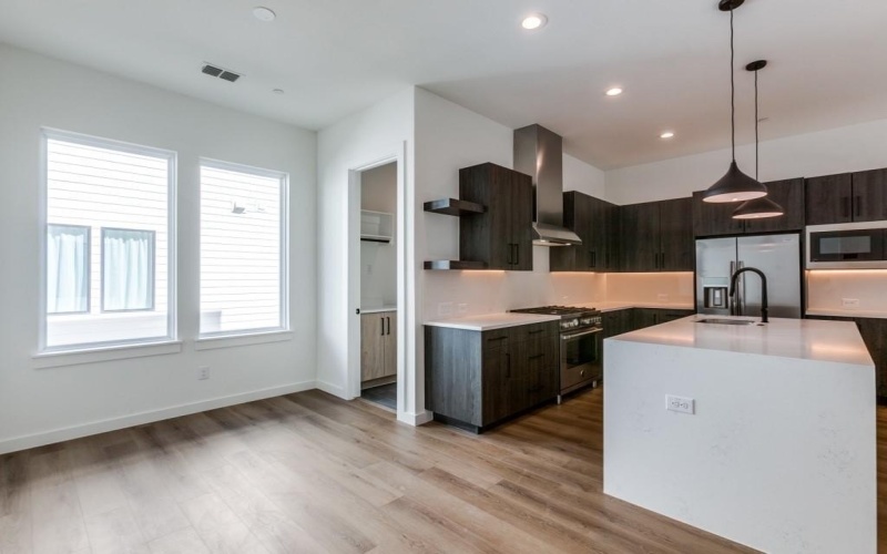 3612 San Jacinto Street #105, Dallas, TX 75204, 3 Habitaciones Habitaciones , ,3 BañosBaños,Residential Lease,En Alquiler,3612 San Jacinto Street,20880860