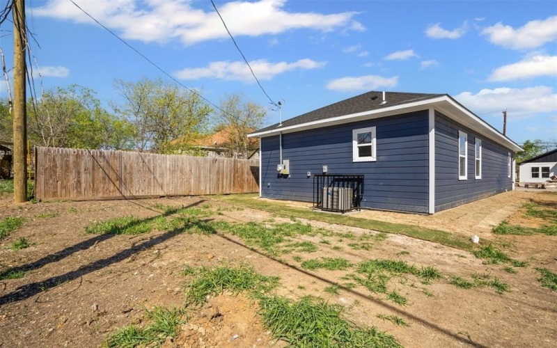 914 E Tucker Street, Fort Worth, TX 76104, 2 Bedrooms Bedrooms, ,2 BathroomsBathrooms,Residential,For Sale,914 E Tucker Street,20881062