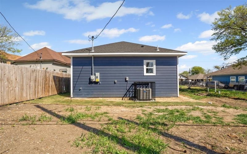 914 E Tucker Street, Fort Worth, TX 76104, 2 Bedrooms Bedrooms, ,2 BathroomsBathrooms,Residential,For Sale,914 E Tucker Street,20881062