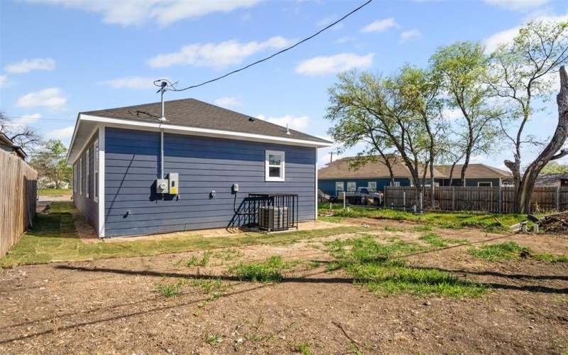 914 E Tucker Street, Fort Worth, TX 76104, 2 Bedrooms Bedrooms, ,2 BathroomsBathrooms,Residential,For Sale,914 E Tucker Street,20881062