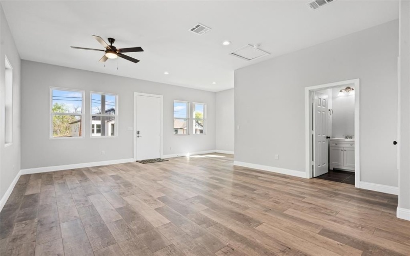 914 E Tucker Street, Fort Worth, TX 76104, 2 Bedrooms Bedrooms, ,2 BathroomsBathrooms,Residential,For Sale,914 E Tucker Street,20881062