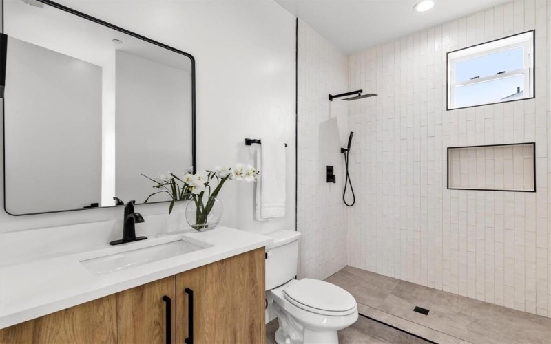 604 N Ewing Avenue #101, Dallas, TX 75203, 3 Bedrooms Bedrooms, ,3 BathroomsBathrooms,Residential,For Sale,604 N Ewing Avenue,20881099