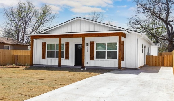 1105 1st Street, Brownwood, TX 76801, 3 Bedrooms Bedrooms, ,2 BathroomsBathrooms,Residential,For Sale,1105 1st Street,20881146