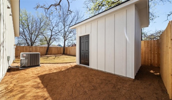 1105 1st Street, Brownwood, TX 76801, 3 Bedrooms Bedrooms, ,2 BathroomsBathrooms,Residential,For Sale,1105 1st Street,20881146
