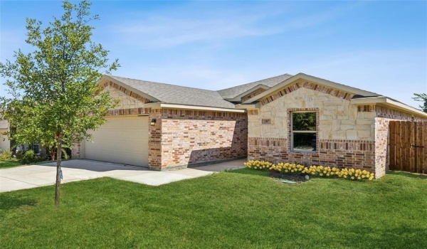 287 Marina Drive, Azle, TX 76020, 4 Bedrooms Bedrooms, ,2 BathroomsBathrooms,Residential,For Sale,287 Marina Drive,20881419