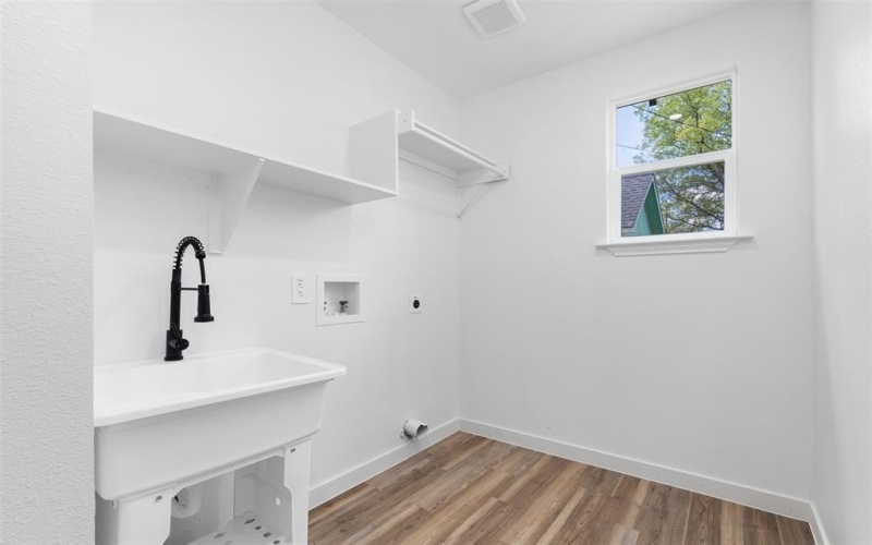 1104 E Cannon Street, Fort Worth, TX 76104, 3 Bedrooms Bedrooms, ,2 BathroomsBathrooms,Residential,For Sale,1104 E Cannon Street,20881640