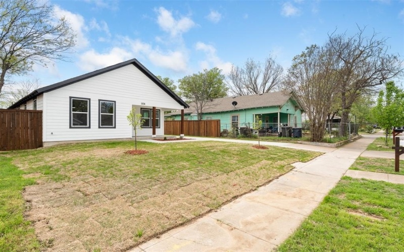 1104 E Cannon Street, Fort Worth, TX 76104, 3 Bedrooms Bedrooms, ,2 BathroomsBathrooms,Residential,For Sale,1104 E Cannon Street,20881640