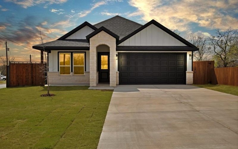 5501 Lovell Avenue, Fort Worth, TX 76107, 4 Bedrooms Bedrooms, ,2 BathroomsBathrooms,Residential,For Sale,5501 Lovell Avenue,20882135