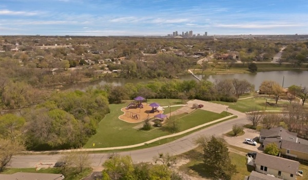 5501 Lovell Avenue, Fort Worth, TX 76107, 4 Bedrooms Bedrooms, ,2 BathroomsBathrooms,Residential,For Sale,5501 Lovell Avenue,20882135