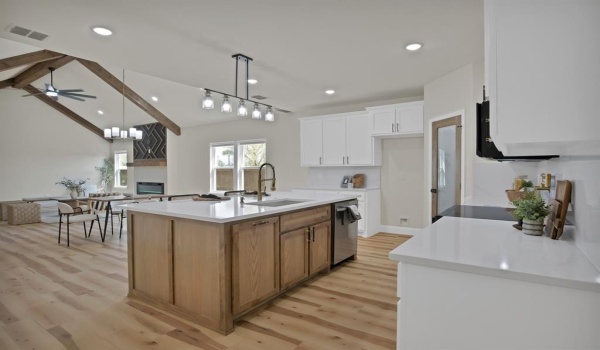 5501 Lovell Avenue, Fort Worth, TX 76107, 4 Bedrooms Bedrooms, ,2 BathroomsBathrooms,Residential,For Sale,5501 Lovell Avenue,20882135