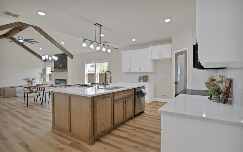 5501 Lovell Avenue, Fort Worth, TX 76107, 4 Bedrooms Bedrooms, ,2 BathroomsBathrooms,Residential,For Sale,5501 Lovell Avenue,20882135