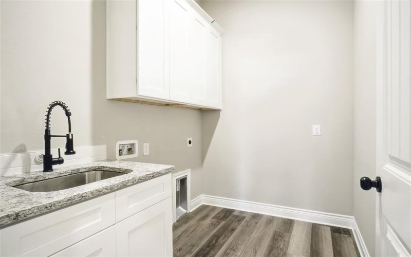 2302 Navasota Street, Granbury, TX 76048, 3 Bedrooms Bedrooms, ,2 BathroomsBathrooms,Residential,For Sale,2302 Navasota Street,20883936