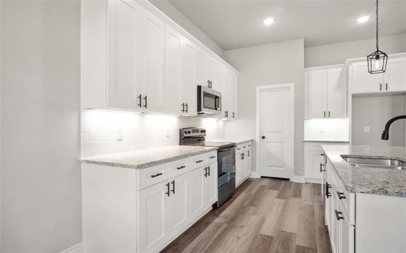 2302 Navasota Street, Granbury, TX 76048, 3 Bedrooms Bedrooms, ,2 BathroomsBathrooms,Residential,For Sale,2302 Navasota Street,20883936