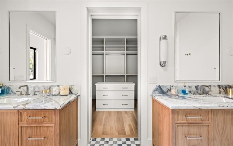 3938 Hawthorne Avenue, Dallas, TX 75219, 3 Bedrooms Bedrooms, ,3 BathroomsBathrooms,Residential,For Sale,3938 Hawthorne Avenue,20884115