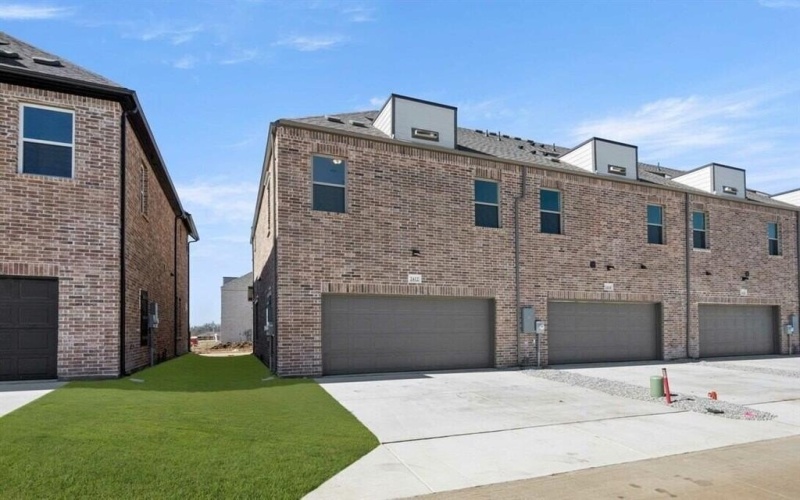 2412 Bulin Drive, Mansfield, TX 76063, 3 Bedrooms Bedrooms, ,2 BathroomsBathrooms,Residential,For Sale,2412 Bulin Drive,20884211
