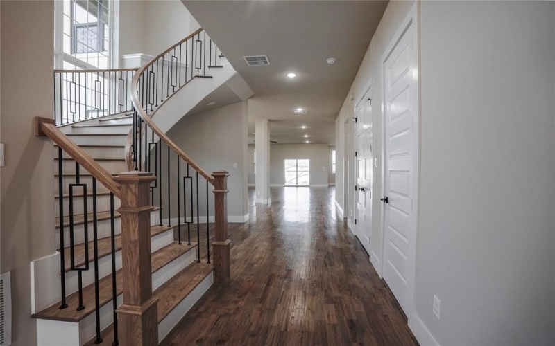 1616 N Bradley Street, McKinney, TX 75069, 5 Habitaciones Habitaciones , ,6 BañosBaños,Residential,En Venta,1616 N Bradley Street,20883256