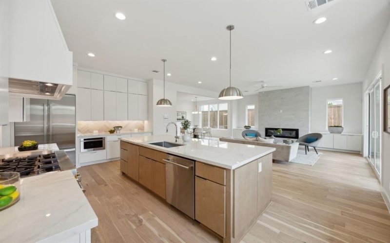 8934 Diceman Drive, Dallas, TX 75218, 4 Bedrooms Bedrooms, ,5 BathroomsBathrooms,Residential,For Sale,8934 Diceman Drive,20884359