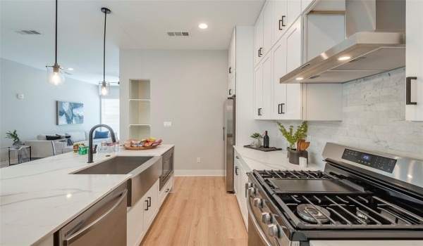 1423 N Carroll Avenue, Dallas, TX 75204, 2 Bedrooms Bedrooms, ,2 BathroomsBathrooms,Residential Multi Family,For Sale,1423 N Carroll Avenue,20882549